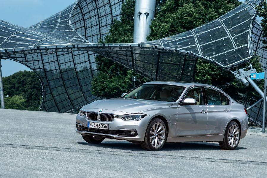  BMW 330e (F30) 2016 года  (WW) (фото 22 из 40)